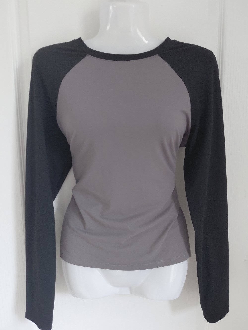 Womens Raglan Long Sleeve Top - Gray/Black